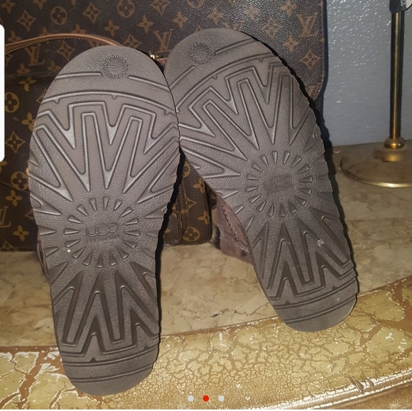 UGGS 👢 chocolate brown🍫 - Picture 3 of 3